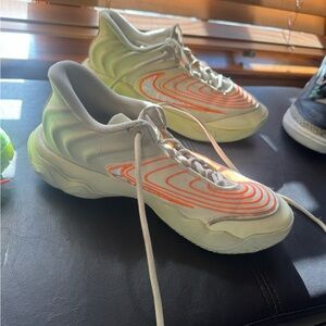 Men’s Nike Basketball Shoes size 9